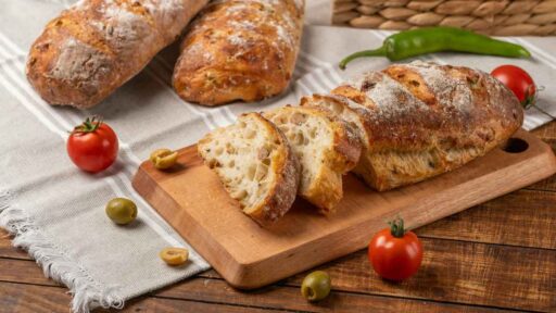 how-to-reheat-frozen-bread-featured
