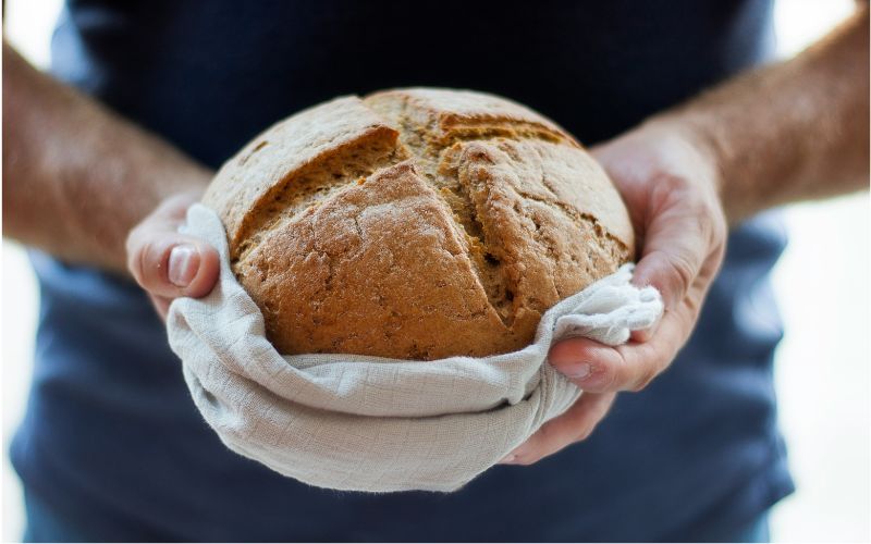 how-to-reheat-frozen-bread-tips
