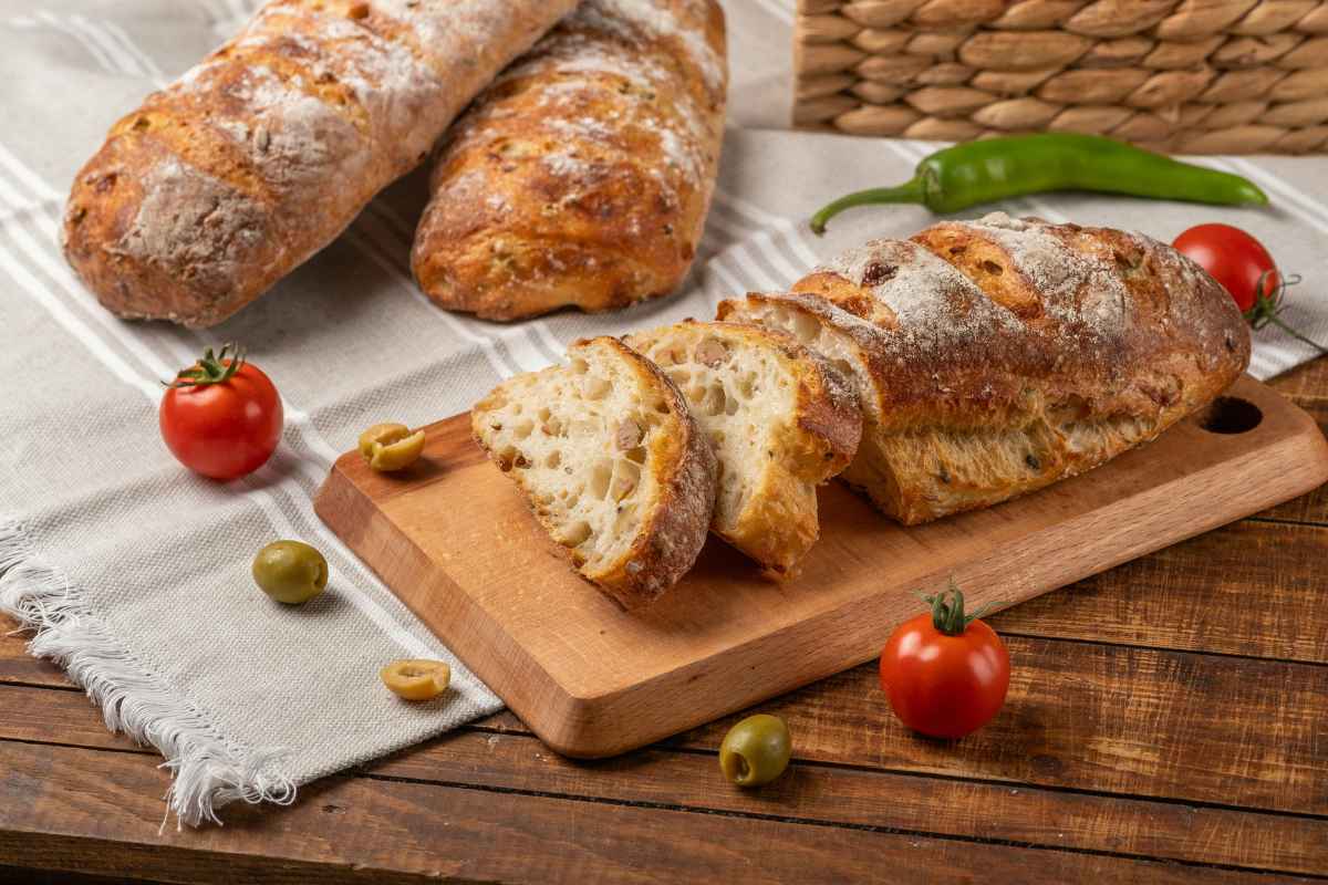 how-to-reheat-frozen-bread-featured
