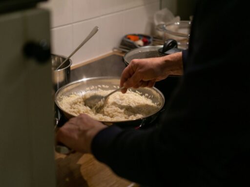 how-to-reheat-rice-without-a-microwave-featured