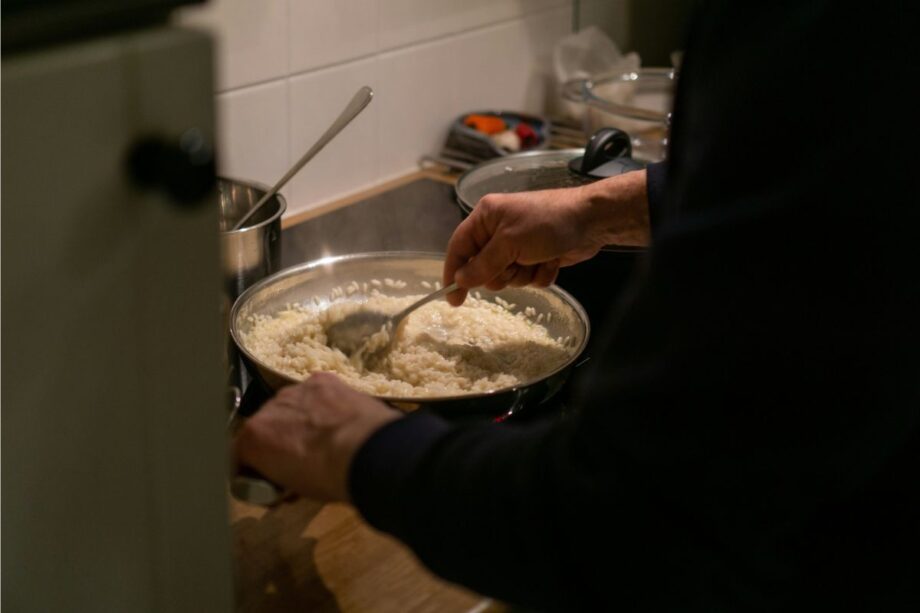 how-to-reheat-rice-without-a-microwave-featured