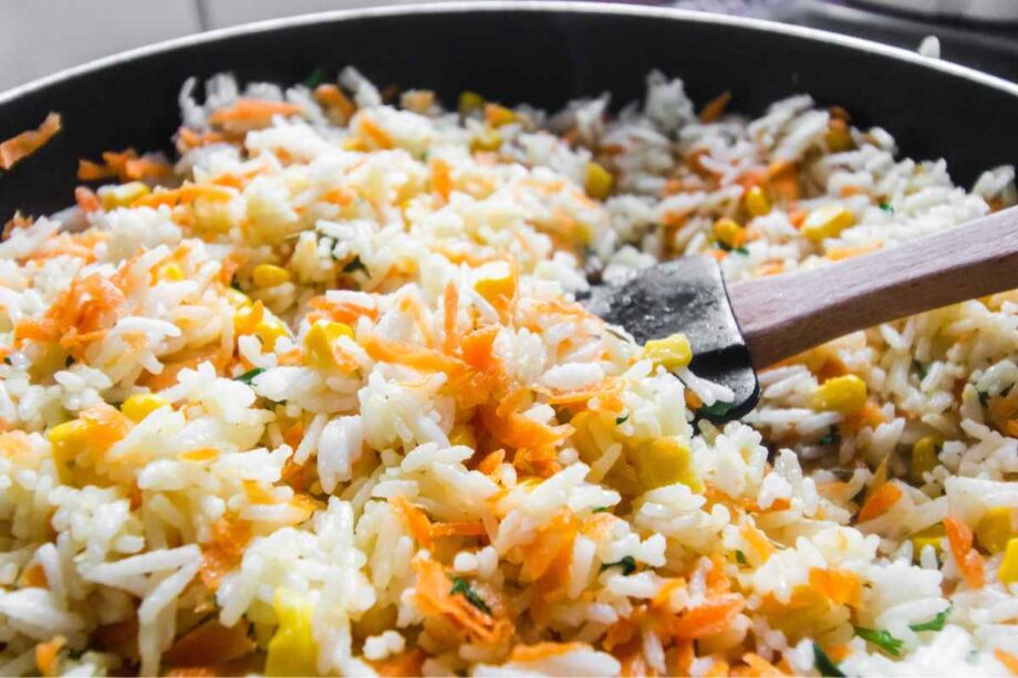 how-to-reheat-rice-without-microwave-featured