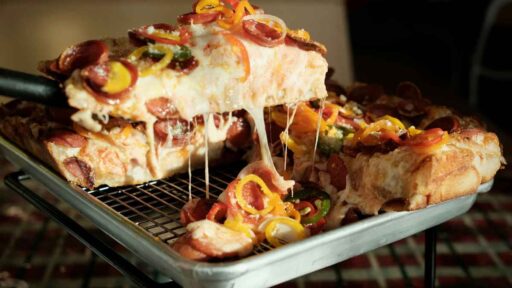 how-to-reheat-deep-dish-pizza-featured