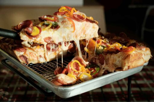 how-to-reheat-deep-dish-pizza-featured