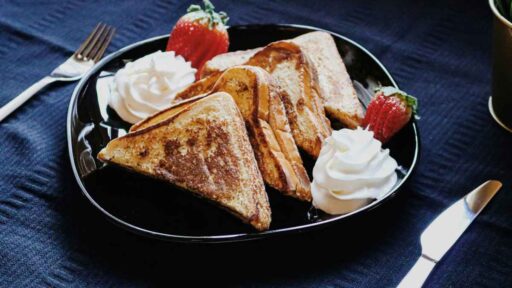 how-to-reheat-french-toast-featured