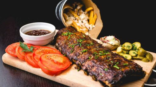 how-to-reheat-ribs-in-the-oven-featured