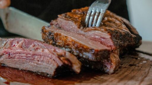 how-to-reheat-brisket-in-oven-featured