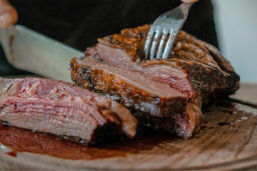 how-to-reheat-brisket-in-oven-featured