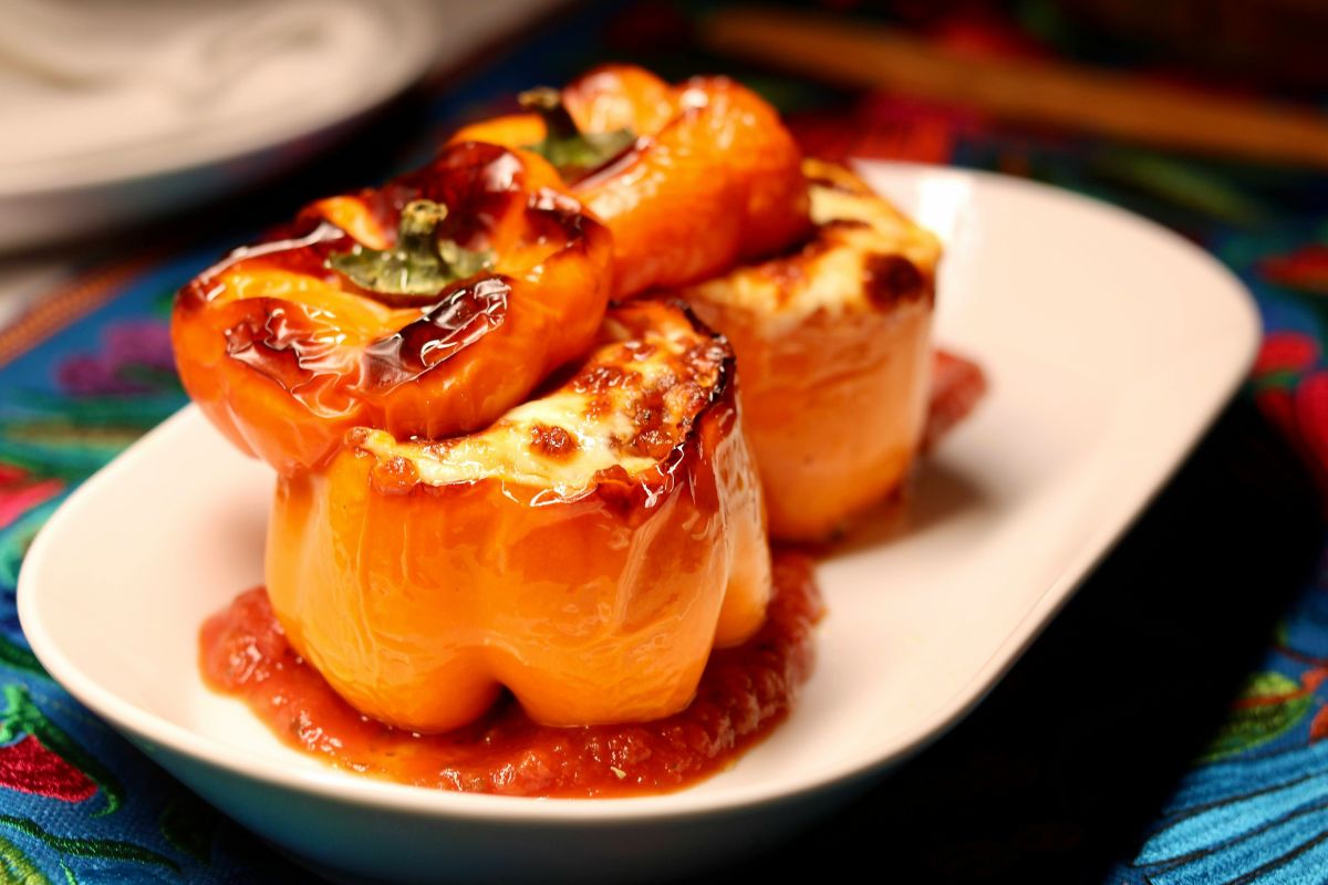 how-to-reheat-stuffed-peppers-featured