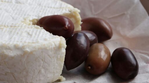 what-does-cottage-cheese-taste-like-featured