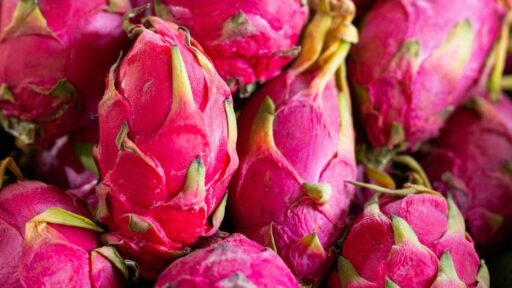 what-does-dragon-fruit-taste-like-featured