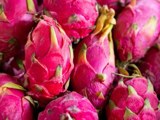 what-does-dragon-fruit-taste-like-featured