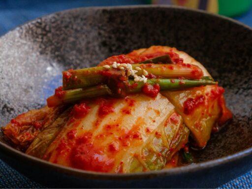 what-does-kimchi-taste-like-featured
