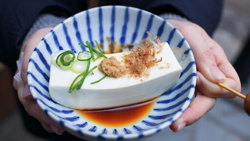 what-does-tofu-taste-like-featured