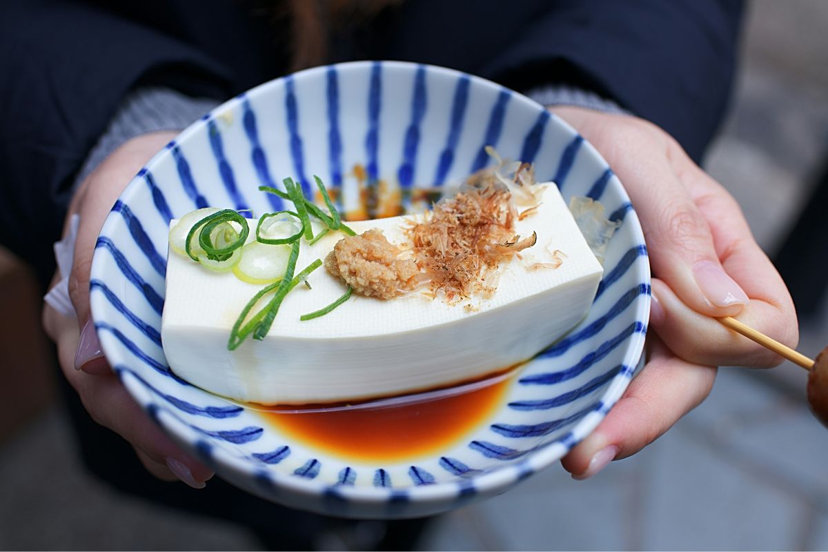 what-does-tofu-taste-like-featured